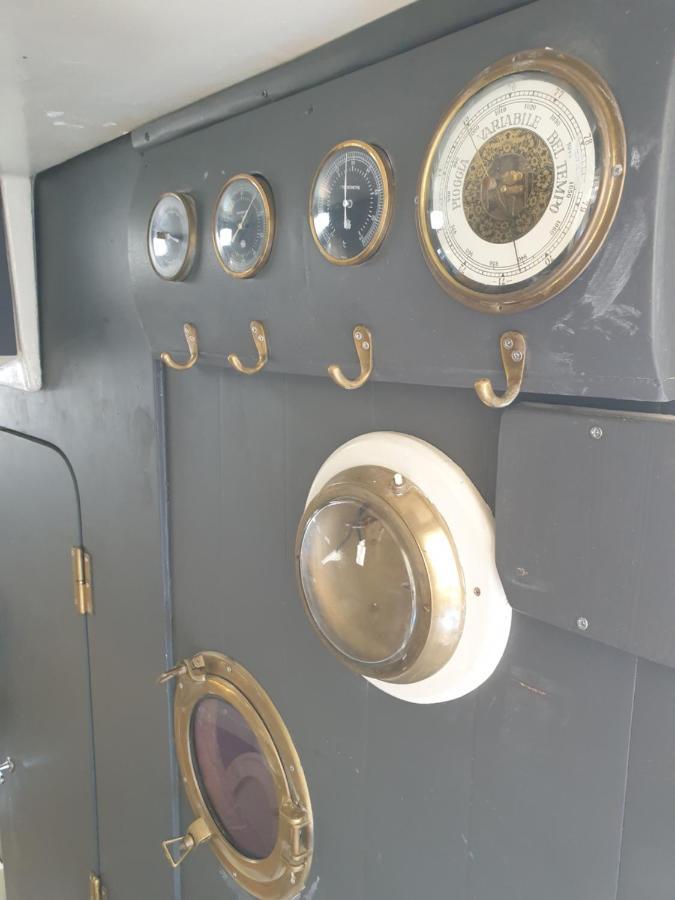 House Boat Hotel Torre del Greco Exterior foto